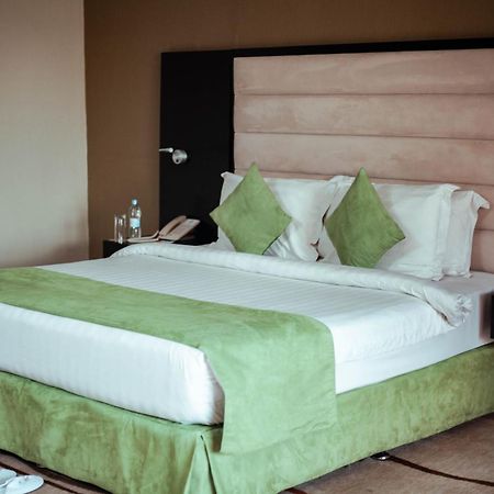 Crossroads Hotel Blantyre Bagian luar foto