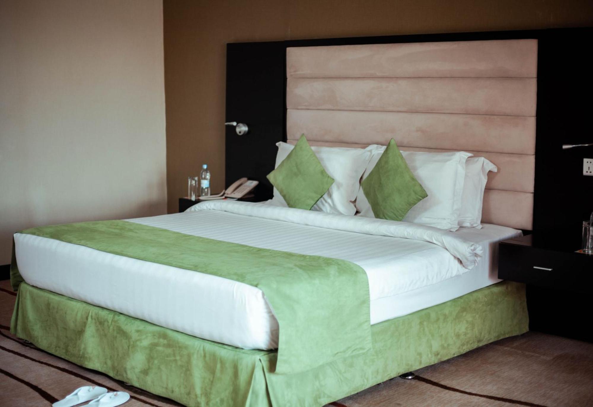 Crossroads Hotel Blantyre Bagian luar foto