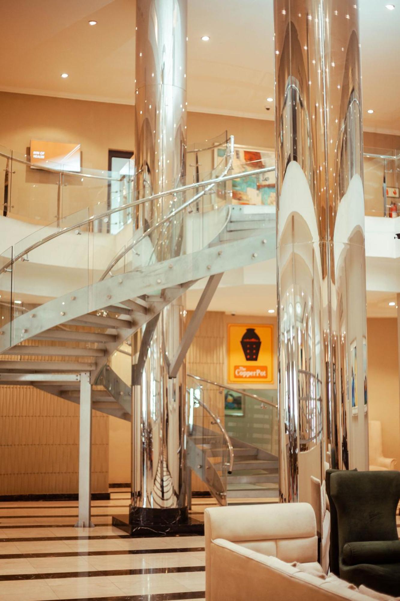 Crossroads Hotel Blantyre Bagian luar foto