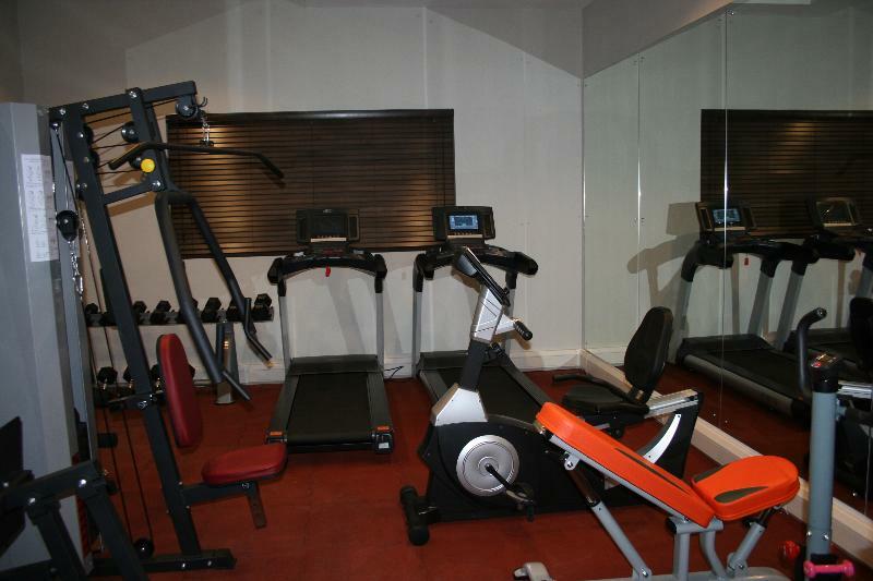 Crossroads Hotel Blantyre Bagian luar foto